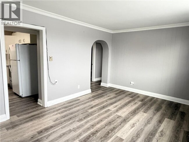 Photo - 318 Dolph St S Unité 5