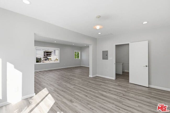 Photo - 6314 Primrose Ave