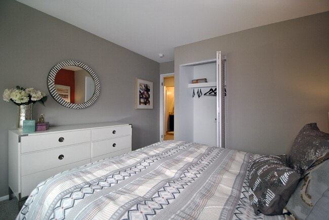 Photo - Village Green of Lansing Apartments