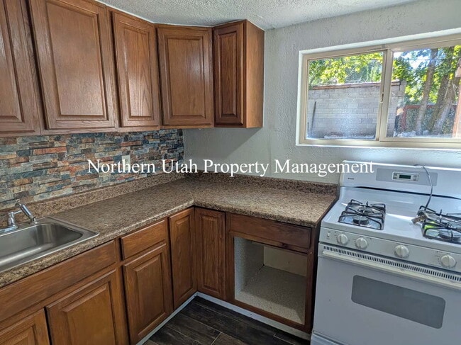 Photo - Updated 2 Bed Unit Unit 3