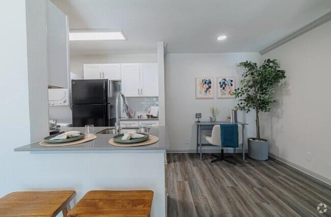 Building Photo - 200 Hollow Tree Ln Unit 1122-1 Rental