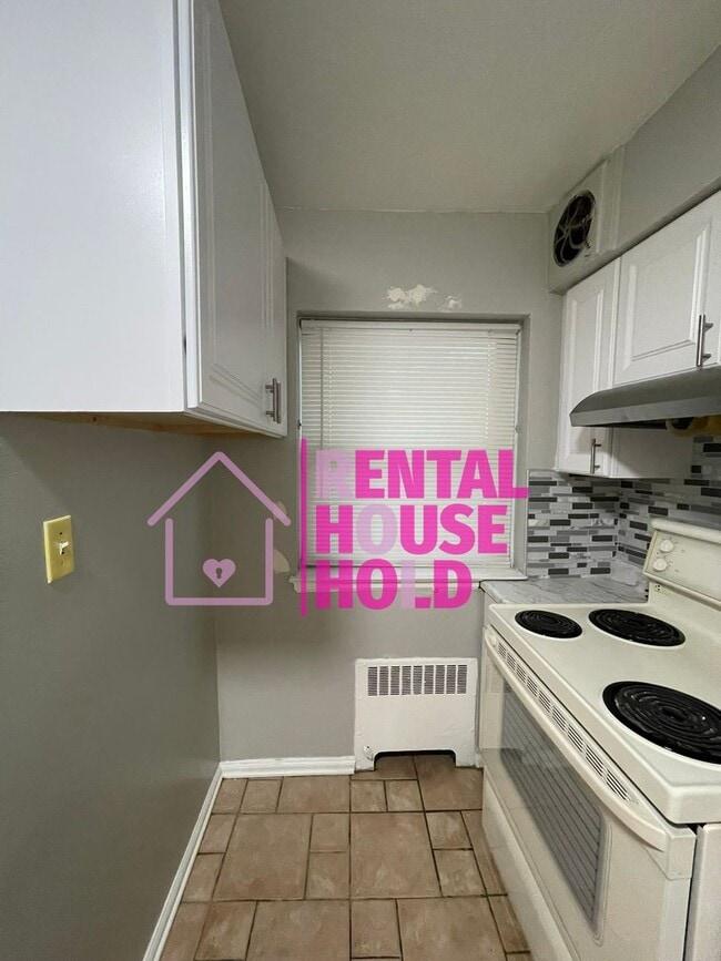 Photo - 2 Bedroom 1 Bath Condo-Security Deposit Sl...