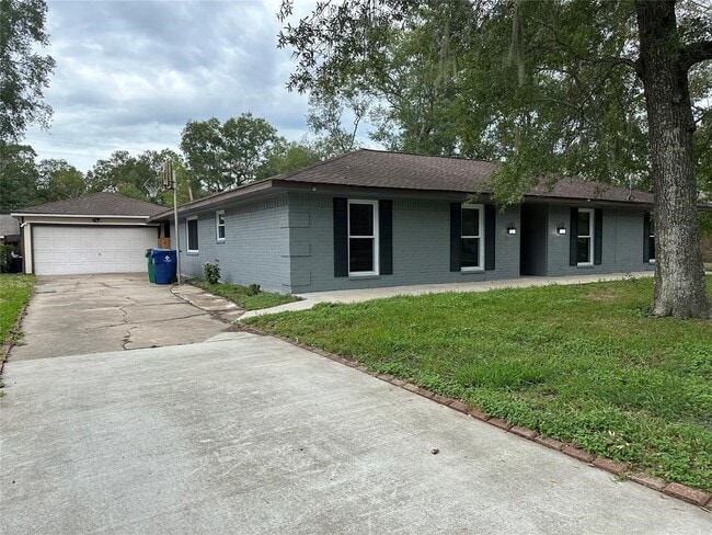 Photo - 228 Oak Manor Dr