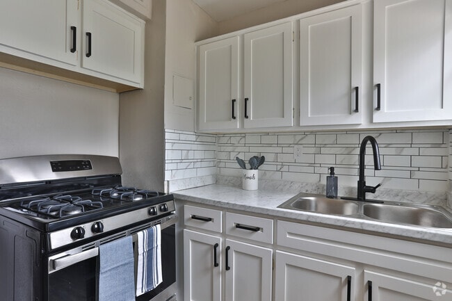 Photo - The Oaks at Anderson Apartments