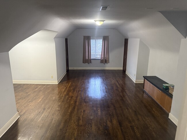 Building Photo - 105 Forest Ave Unit Apt D