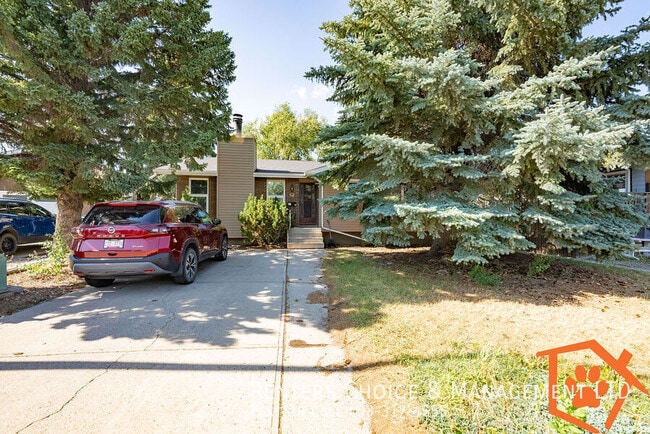 Building Photo - 3 Bedroom Main Floor, UTILITIES INCLUDED