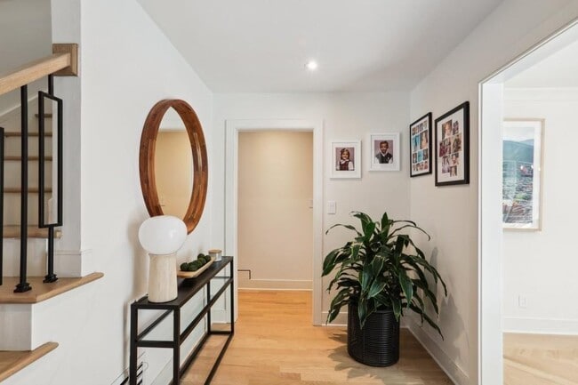 Photo - 1007 Somerset Dr NW