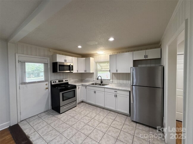 Photo - 424 E Walnut Ave