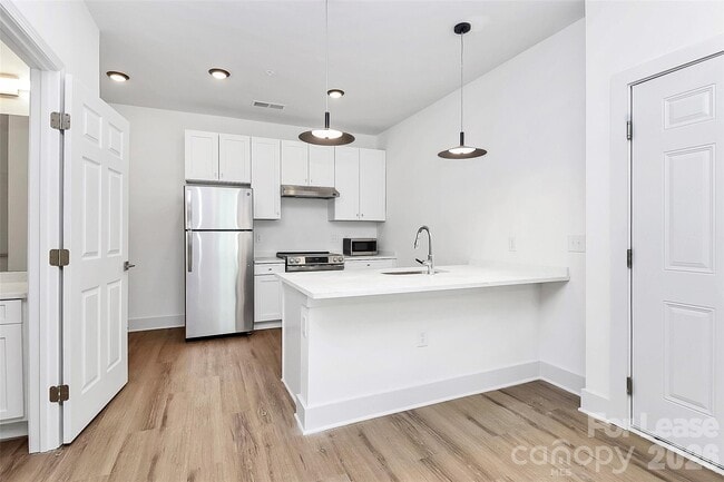 Building Photo - 3515 Markland Dr Unit 107