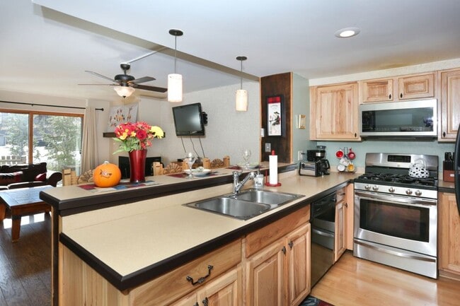 Photo - Walk to Main St and Gondola! Furnished! In unit sauna and amenities! Flexible lease terms!