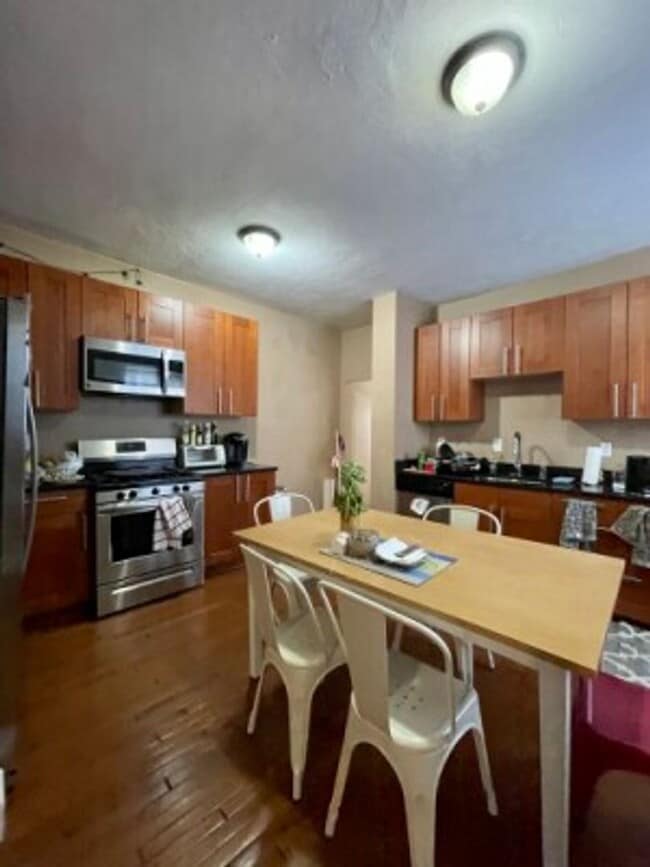 Photo - 5 Bed 2 Bath - Allston - 9/1