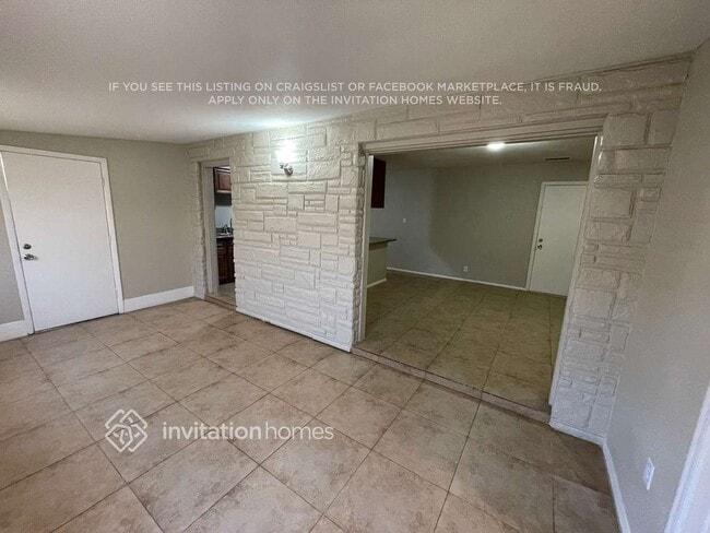 Photo - 823 W 17th Pl