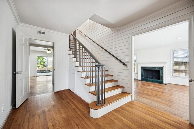 Photo - 2506 Avalon Pl