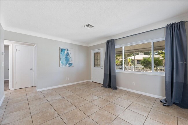 Photo - 801 46th St N