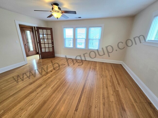 6016 12th Ave Unit Upper