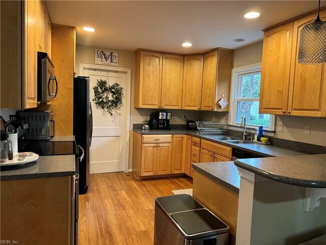 Photo - 3716 S Queensgrove Cir