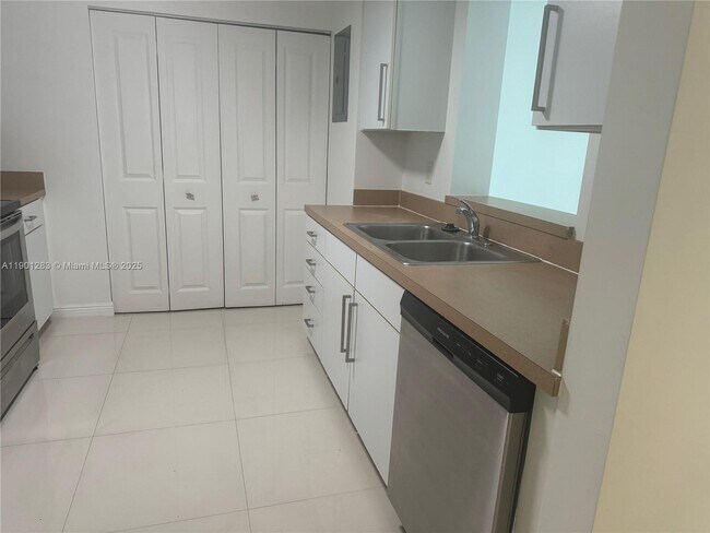 Photo - 1250 S Miami Ave Unidad 1404