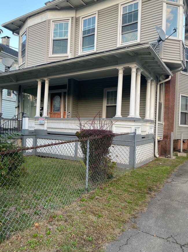 Exterior - 225 Sherman Ave Unit 2A