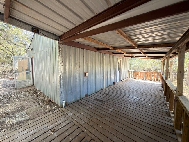 Building Photo - One Bed One Bath Efficiency Unit B