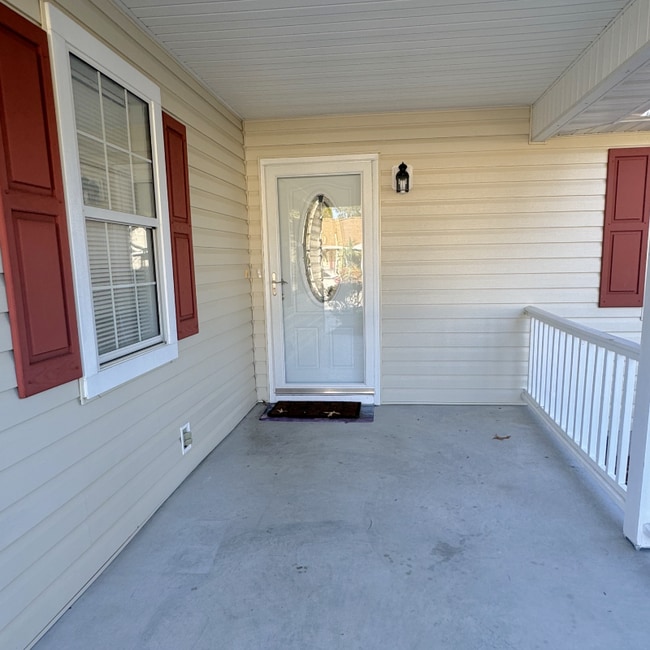 Photo - 961 Castlewood Dr