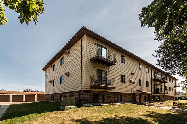 Ridgemont Apartments | Grand Forks, ND - Kremer