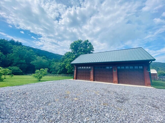 Parking area and surrounding view - 7715 NC-16 Rental