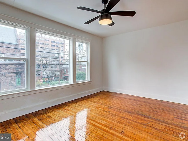 Building Photo - 10 E James St Rental