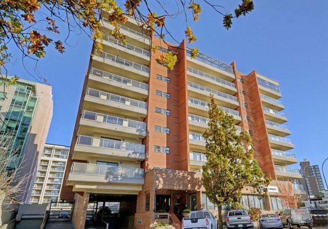 Building Photo - 770 Cormorant St