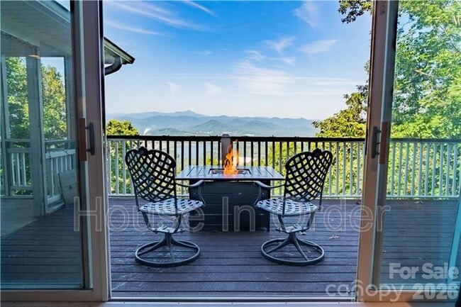 Building Photo - 40 Crestwood Dr