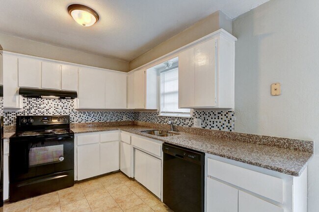 Photo - 347 W Cedar Dr