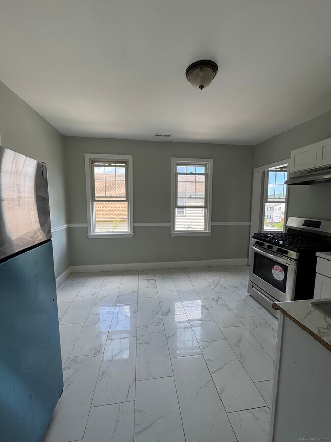 Photo - 63 Lombard St Unit 3