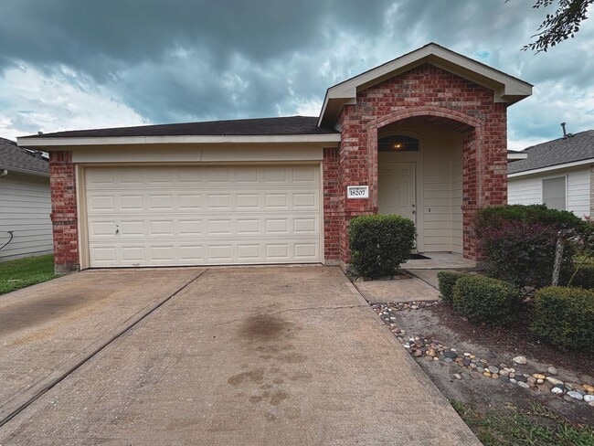Building Photo - 18207 Hanover Glen Ln Rental