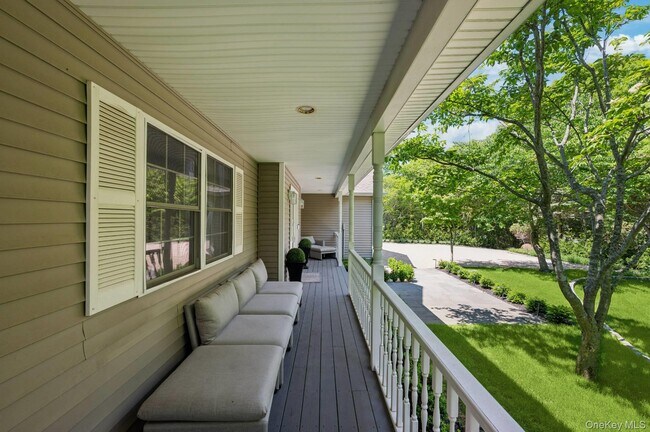 167 Tuckahoe Ln