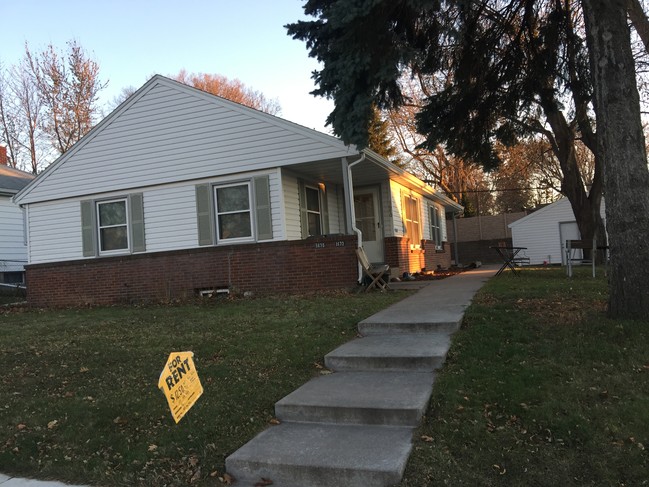 Front yard - 1672 Ford Pkwy House