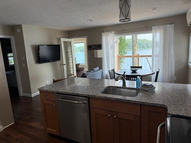 Building Photo - 53 Greer Dr