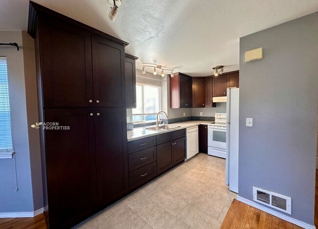 Photo - 537 NE Ellis Way Unidad A102