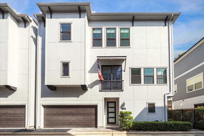 Photo - 1214 W 25th St