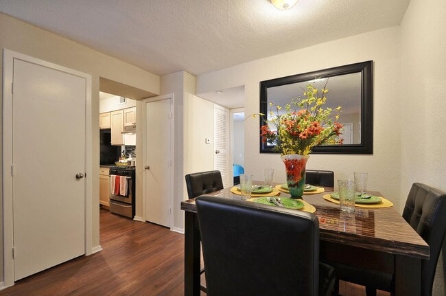 Photo - 1900 Burton Dr Unidad 113