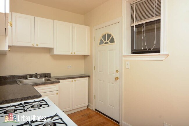 Photo - 1113 W Wellington Ave Unit M08B