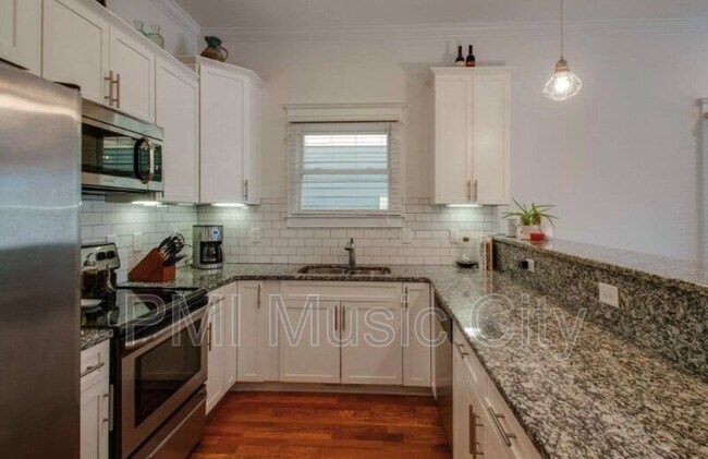 Photo - 1329A Meridian St