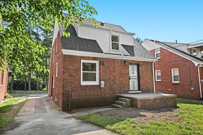 Photo - Modern Living in a Classic Detroit Neighborhood