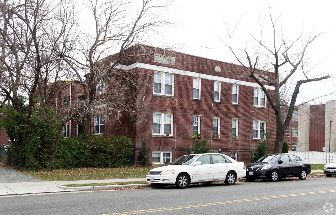 Brenton Court Apartments - Brenton Court Apartments
