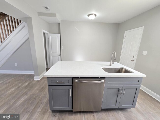 Photo - 3169 Ravenwood Ave