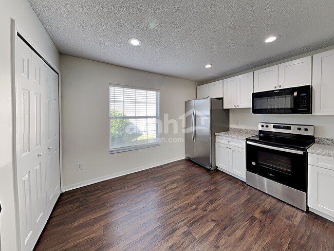 Photo - 2273 Heathwood Cir