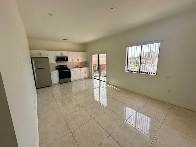 Photo - 241 E 6th St