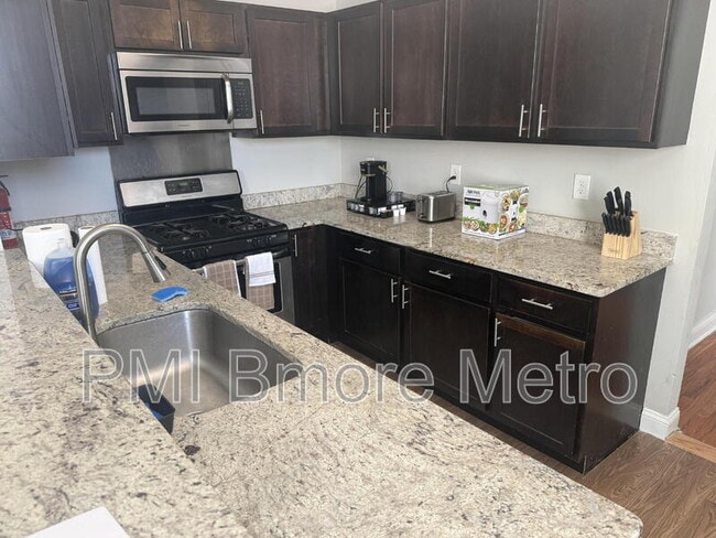 Photo - 17 E 21st St