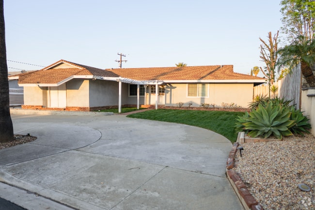 Building Photo - 1971 Cypress Point Dr Rental