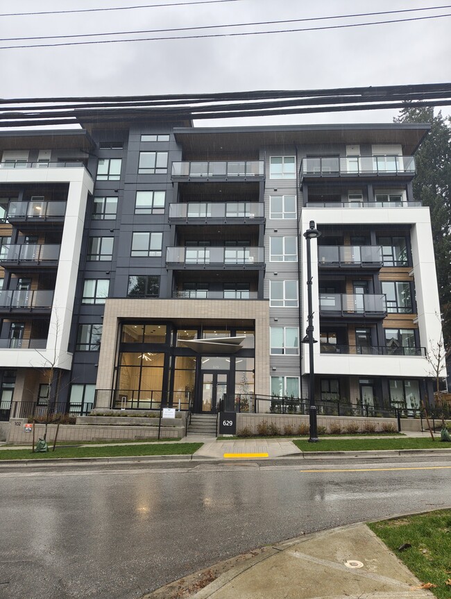 Building Photo - 629 Cottonwood Av