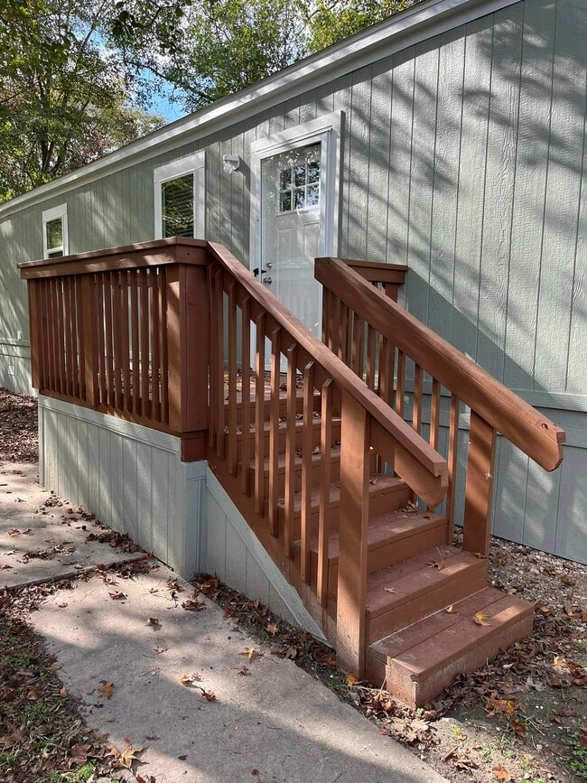 Photo - 305 Fryer St