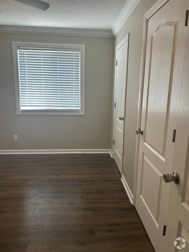 Building Photo - 2010 Emmett Dr Rental